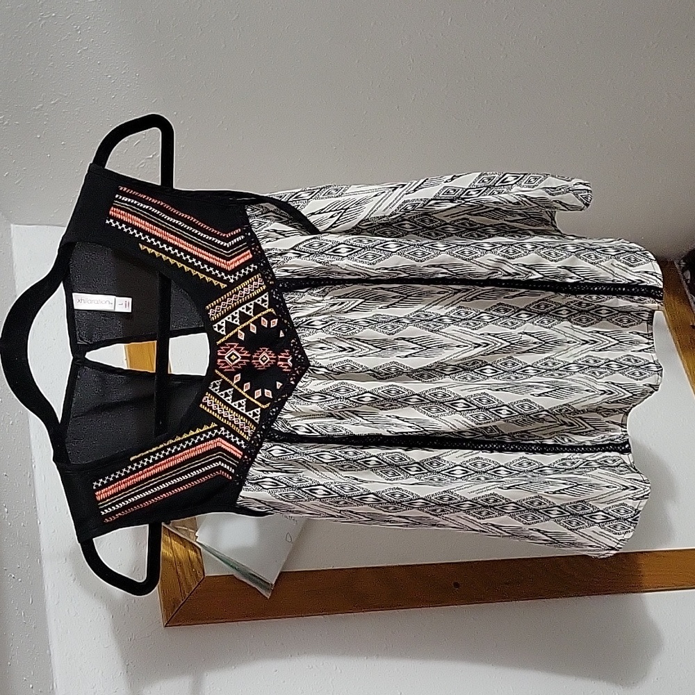 Embroidered black and white tank